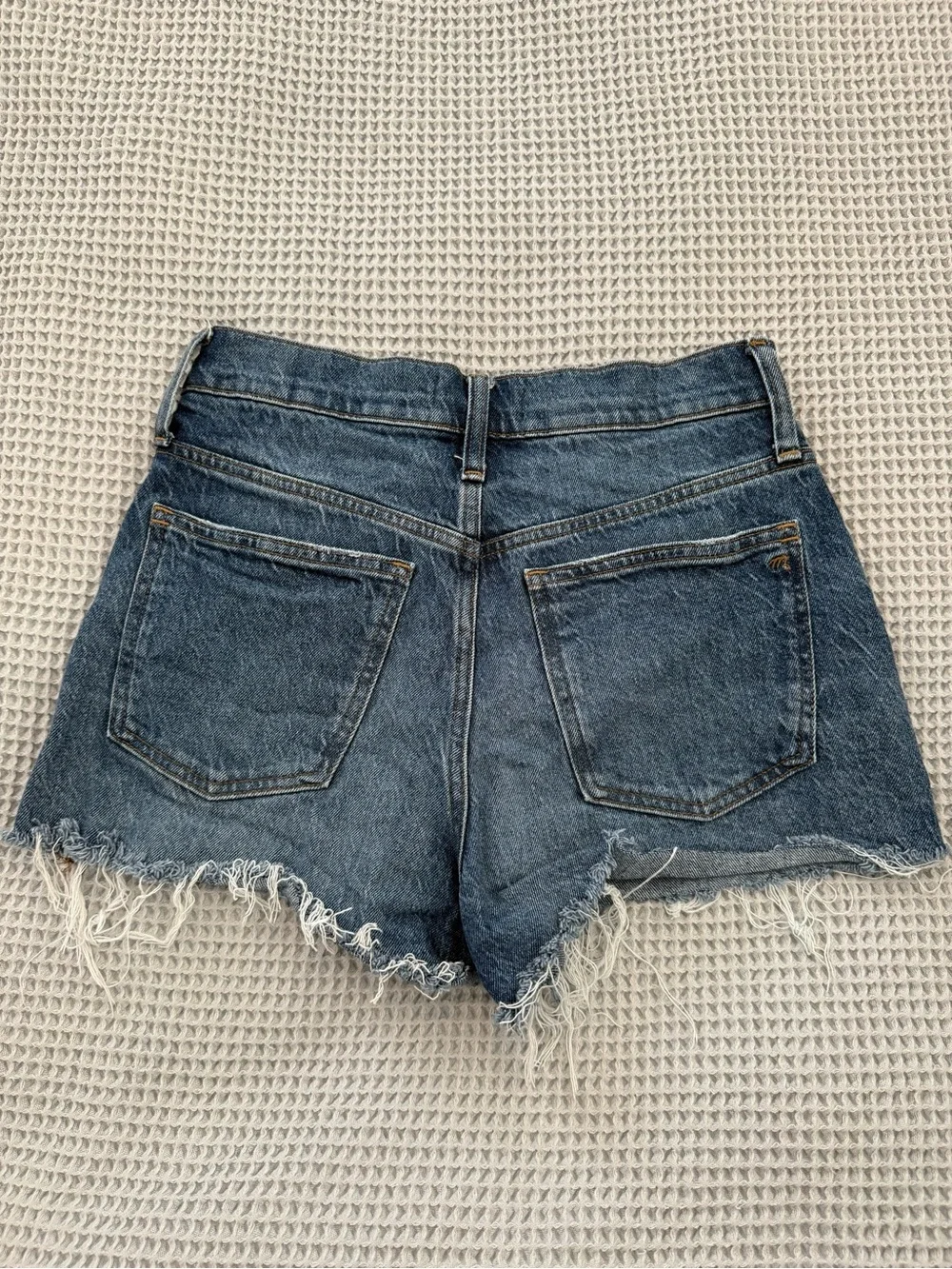 Madewell Raw-The Perfect Jean Short/ Frayed Hem Mid-Blue Denim Shorts - Picture 3 of 3